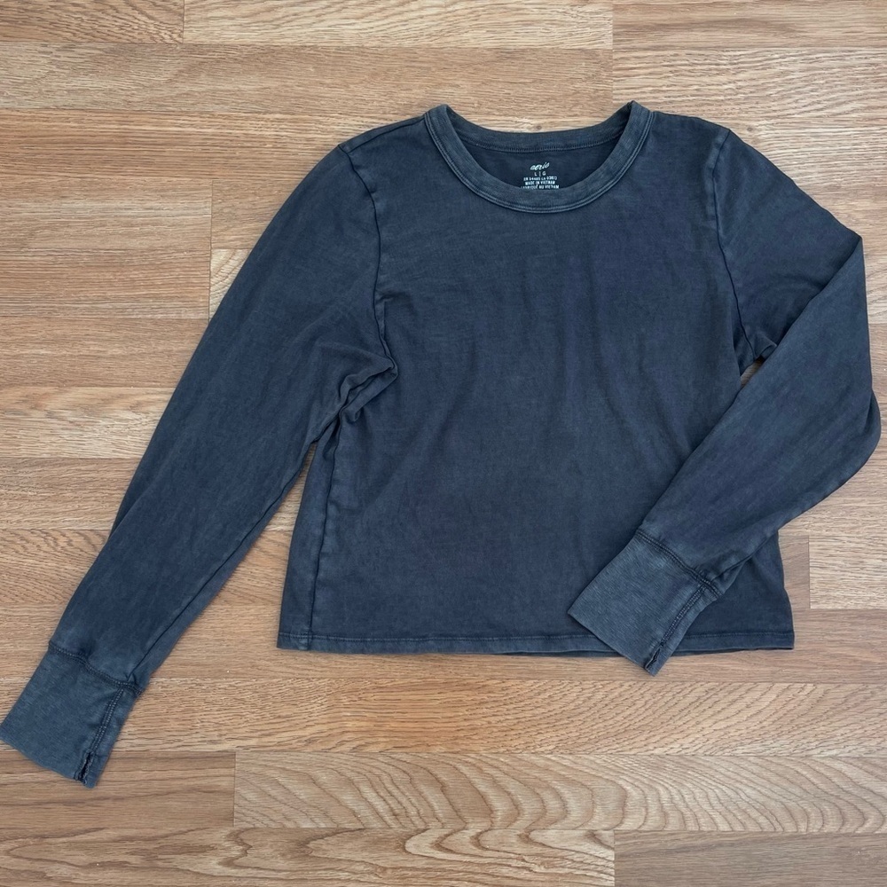 Aerie Dark Grey Distressed Long-sleeve Crewneck size Large